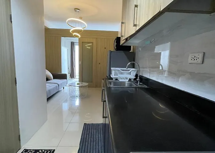Cozy 1 Bedroom With Balcony