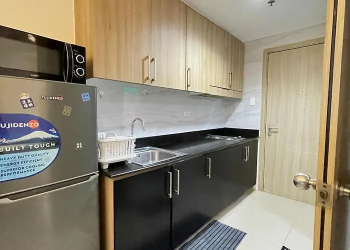 Cozy 1 Bedroom With Balcony *